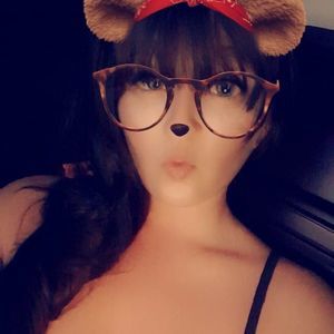 Meet your Posher, Cassandra